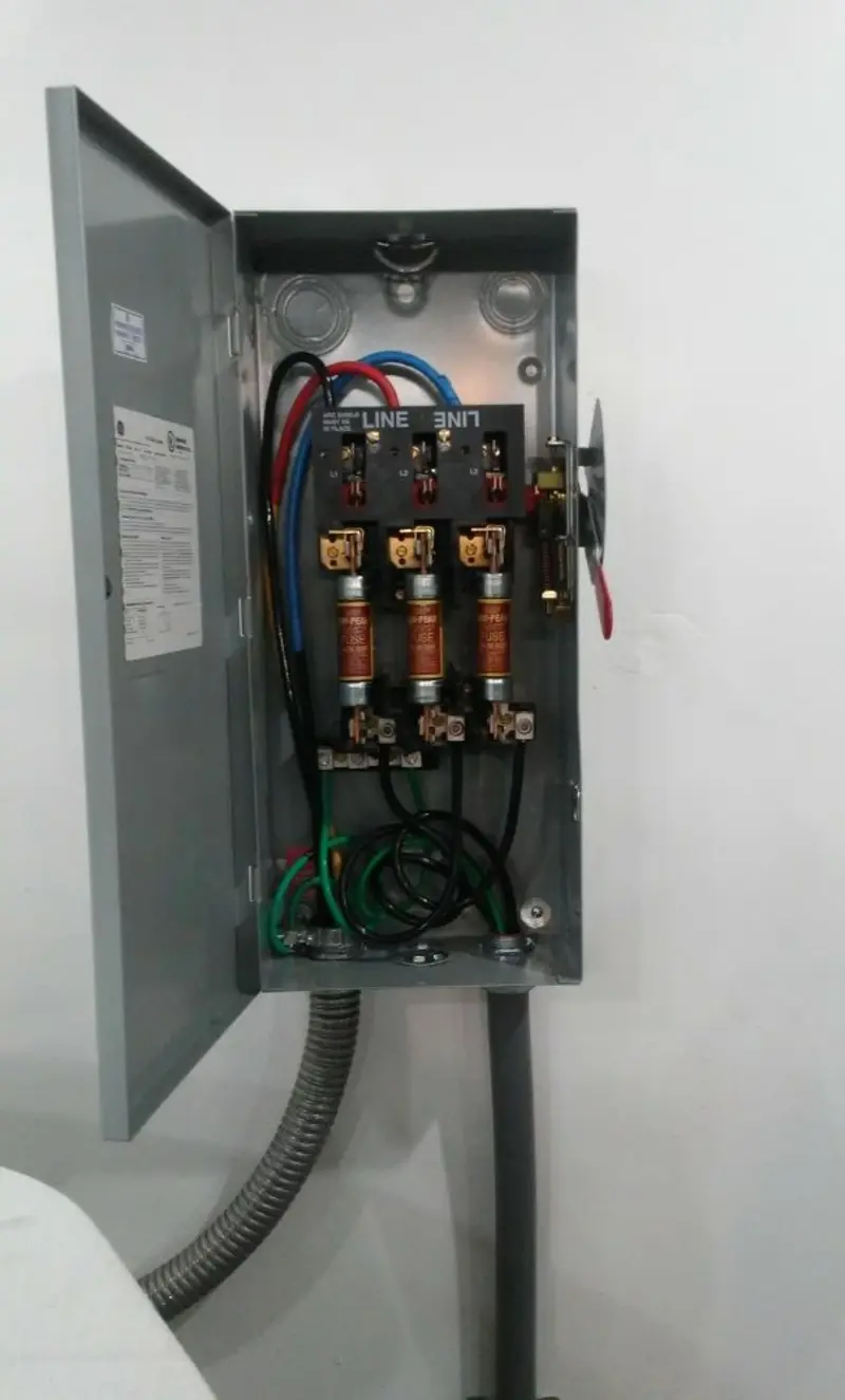 Three-phase disconnect switch installed for Smoke Detector Installation in Bret Harte